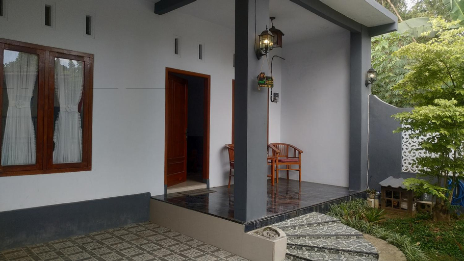 Exterior & Views 1, Soraya Homestay, Tulungagung