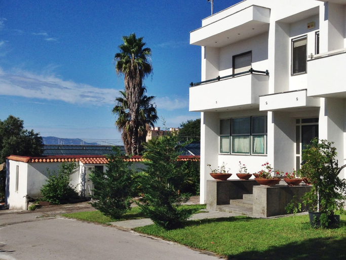 Exterior & Views 2, Cozy Holiday Home in Trecase With Balcony - Casa per Ferie, Napoli
