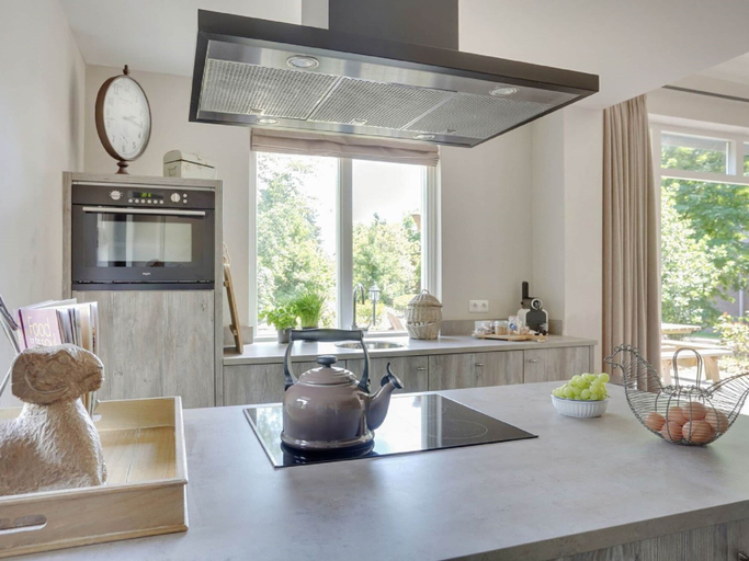 Private kitchen 3, Holiday Home With a Terrace at Bedafse Bergen, Uden