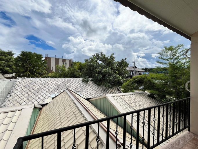 Exterior & Views 23