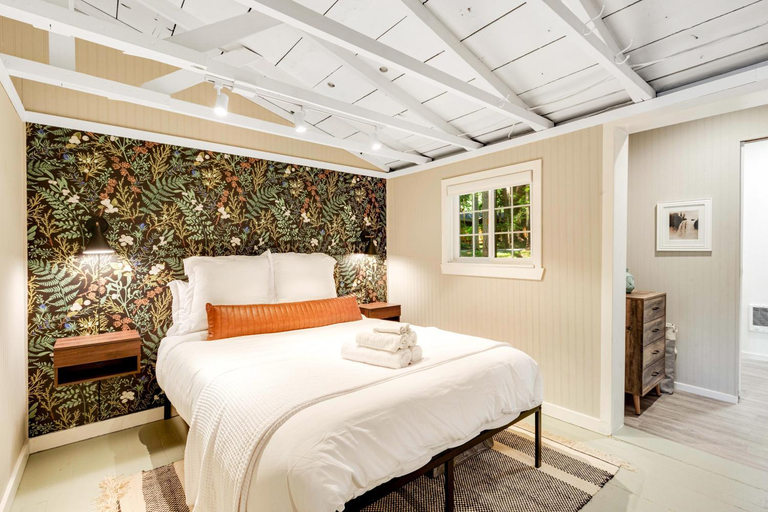 Bedroom 1, Sunset Chalet at Lake Alice, King
