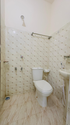 Bathroom 3, Hotel Labbaik Three Residential, Dhaka
