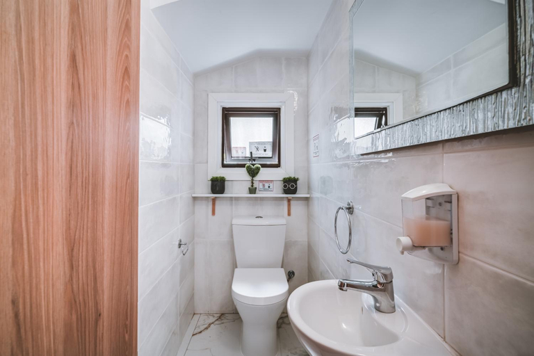 Bathroom 4, SunnyVillas: 4BR Villa Private Pool+Jacuzzi+Sauna