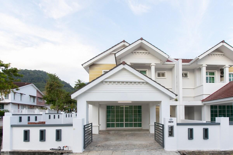 Penang Balik Pulau Homestay w/Swimming Pool KTV, Barat Daya
