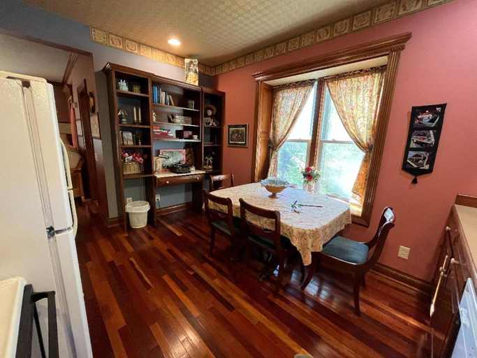 Others 5, Gwen's Place - Private 2nd Floor, Mitchell