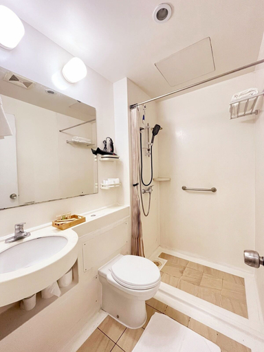 Bathroom 5, StayLuxia Manilabayview, Manila City