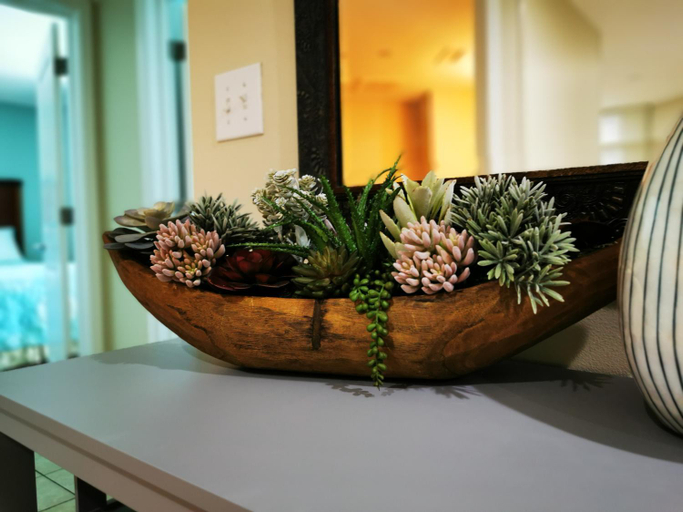 Food & Drinks 5, Gorgeous Condo 3 Br 3 Balconies SB 11th Floor, Horry