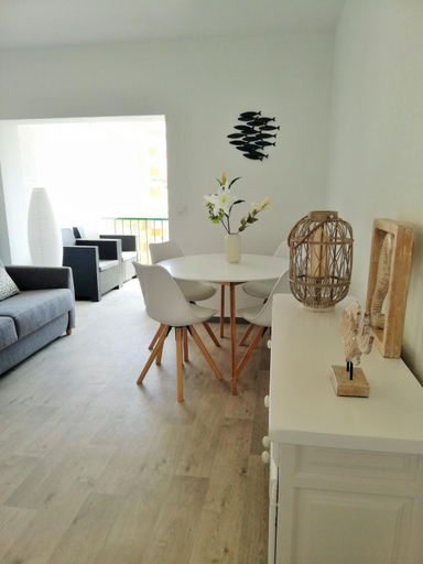 Others 3, Appartement moderne premiere ligne de mer Santa, Girona
