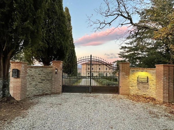 Palazzo Prugnoli, Monte Santa Maria Tiberina, 8 Bedroom villa with private pool & superb views, Perugia
