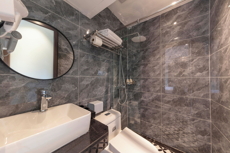 Bathroom 5, Amica Premier Hotel and Travel, Hoàn Kiếm