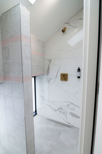 Bathroom 4, Kumo Hostels, Groningen