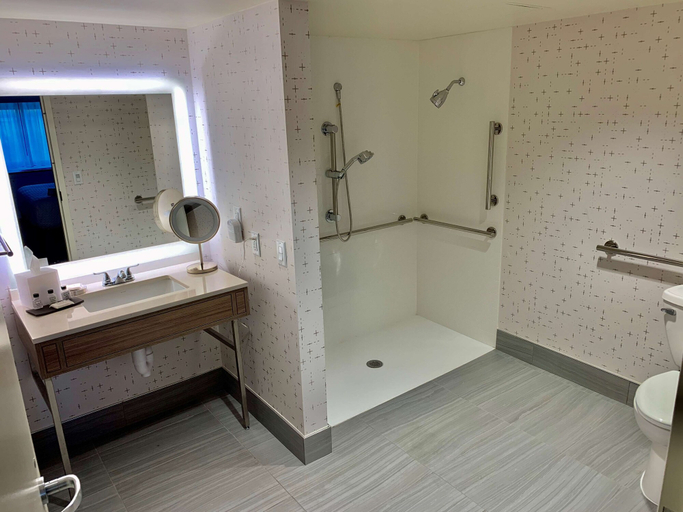 Bathroom 5, Sonesta Columbus Downtown, Franklin