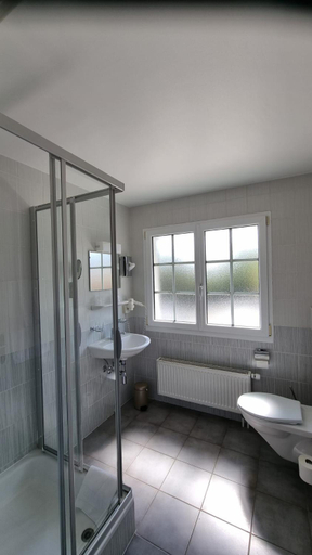 Bathroom 2, Hotel Restaurant La Croix Verte Vich, Nyon