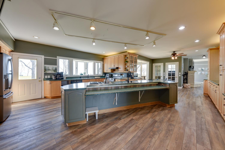 Food & Drinks, Lake Michigan Vacation Rental w/ Private Beach!, Kenosha