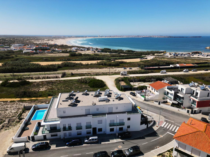 Beach & Surf Lovers Apartment with AC - Baleal, Peniche