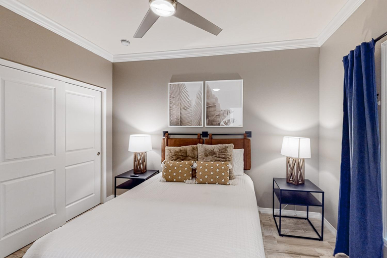 Others 5, The Villa, Escambia