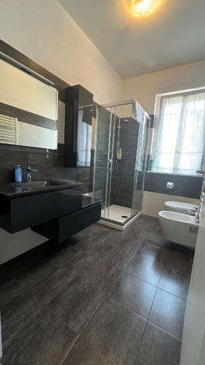Bathroom 3, Appartamento Mary a 5 minuti a piedi dal mare, Massa Carrara