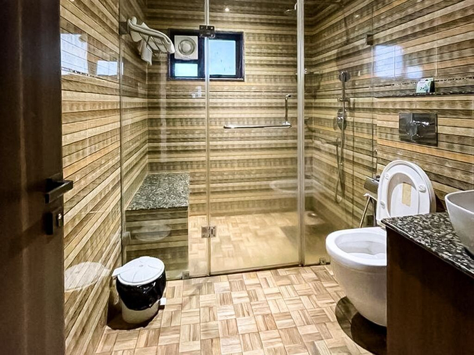 Bathroom 4, Saraswatipur Tea resort, Jalpaiguri