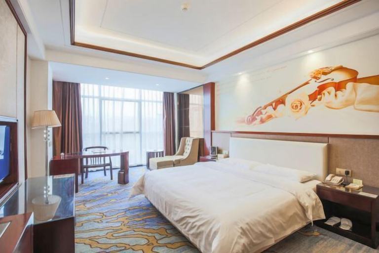 Bedroom 3, Vienna International Hotel (Mount Emei Crystal Plaza Hotel), Leshan