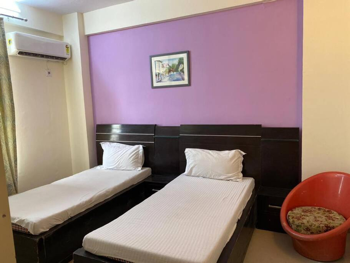 Bedroom 2, home away from home close to Delhi Airport and Metro two bedroom, West