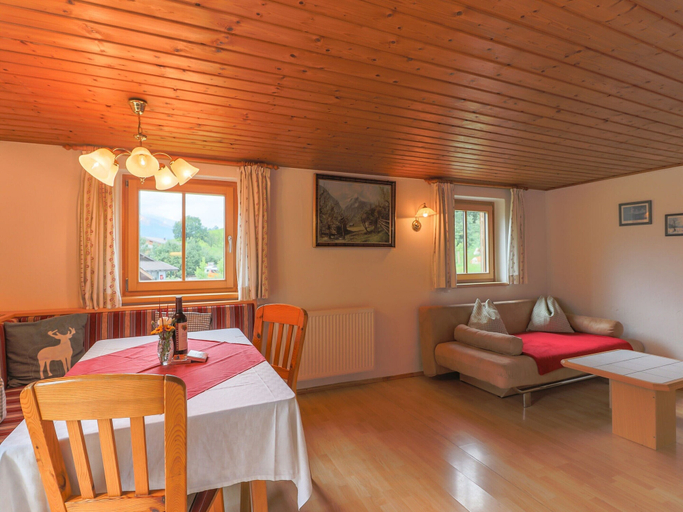 Dining 2, Cosy Holiday Home Near ski Area, Zell am See