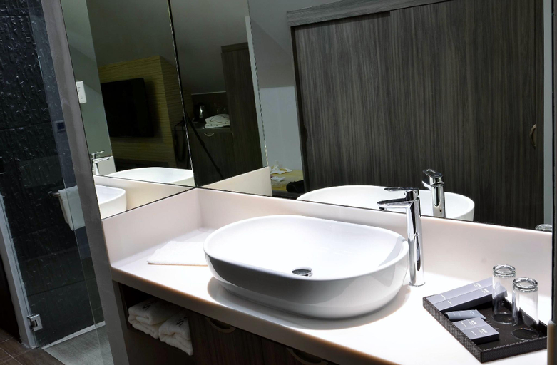 Bathroom 6