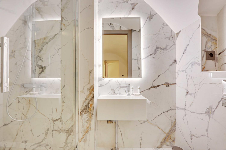 Bathroom 2, Beautiful 1BR6P - Montorgueil RDC, Paris
