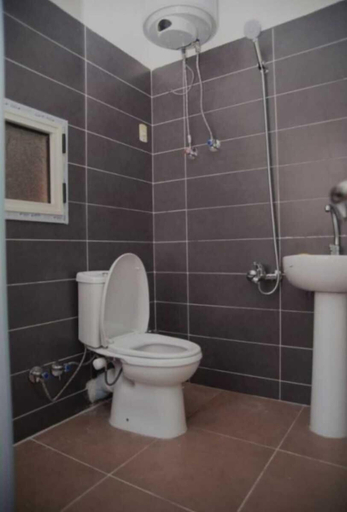 Bathroom 2, Castle Hotel, 'Abdin