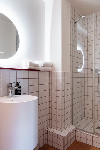 Bathroom 4, ibis Styles Rouen Centre Cathedrale, Seine-Maritime