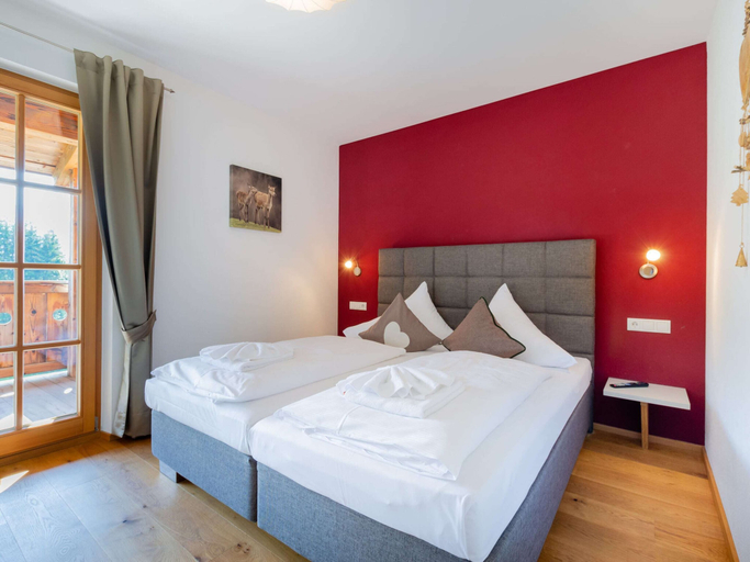 Bedroom 2, Apartment with Sauna and Ski In Out, Zell am See