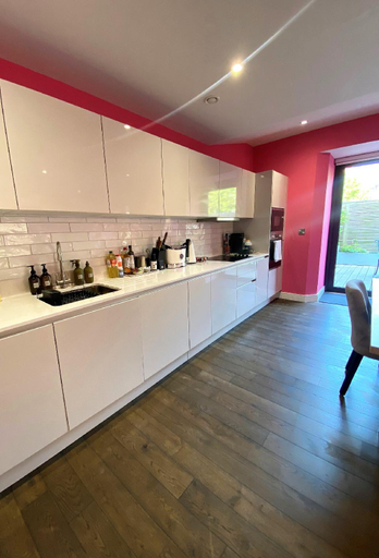 Others 5, Sublime waterfront retreat with private terrace, Bristol