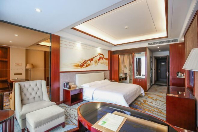 Bedroom 1, Vienna International Hotel (Mount Emei Crystal Plaza Hotel), Leshan