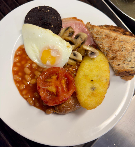 Food & Drinks 5, Cross Hands Hotel, Ceredigion