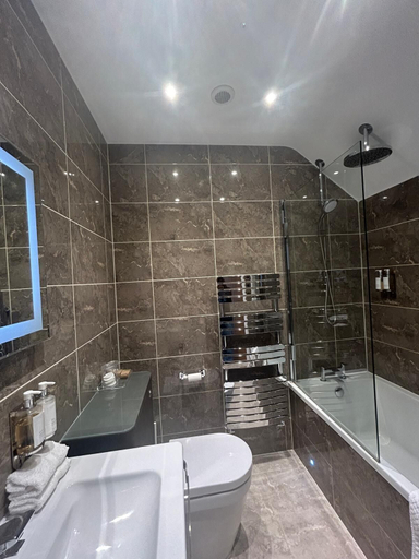 Bathroom 5, The Red Cow Inn, Hertfordshire