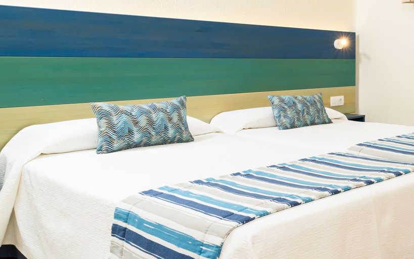 Bedroom 4, HOVIMA La Pinta Beachfront Family Hotel, Santa Cruz de Tenerife