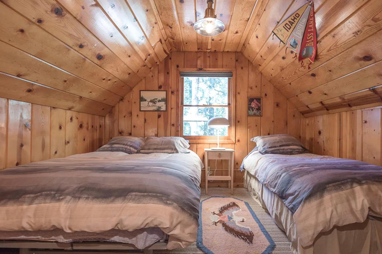 Bedroom 2, Woodsy Wonder, Placer