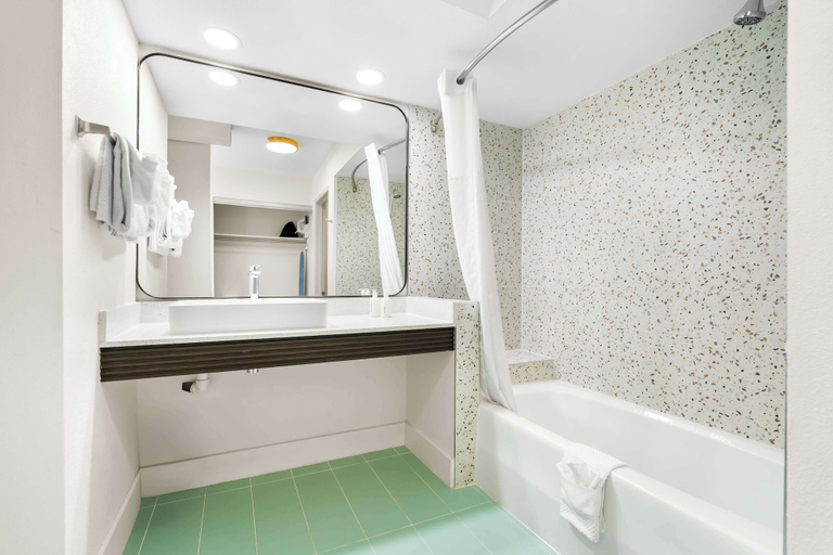 Bathroom 4, Signature Indio I-10 Coachella Valley by Sonesta, Riverside