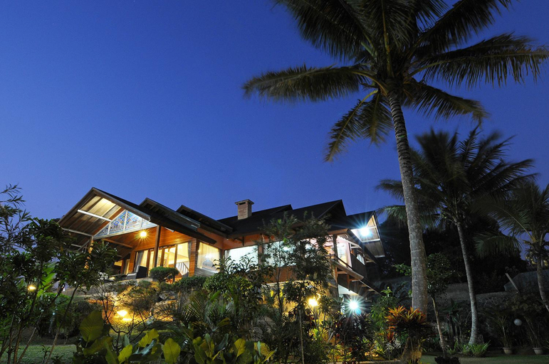 Exterior 3