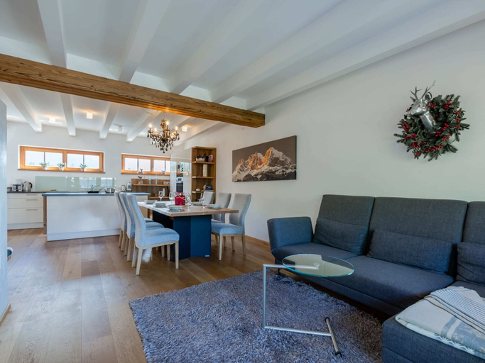 Others 4, Apartment with Sauna and Ski In Out, Zell am See