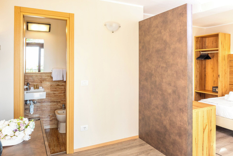 Bathroom 5, Hotel Du Parc, Verona