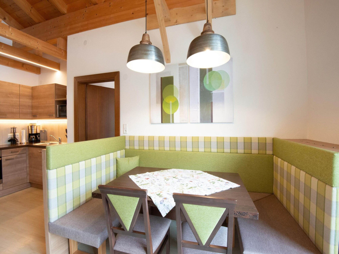 Others 5, Beautiful Holiday Apartment in Umhausen With two Balconies, Imst