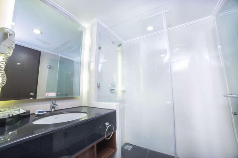 Bathroom 12
