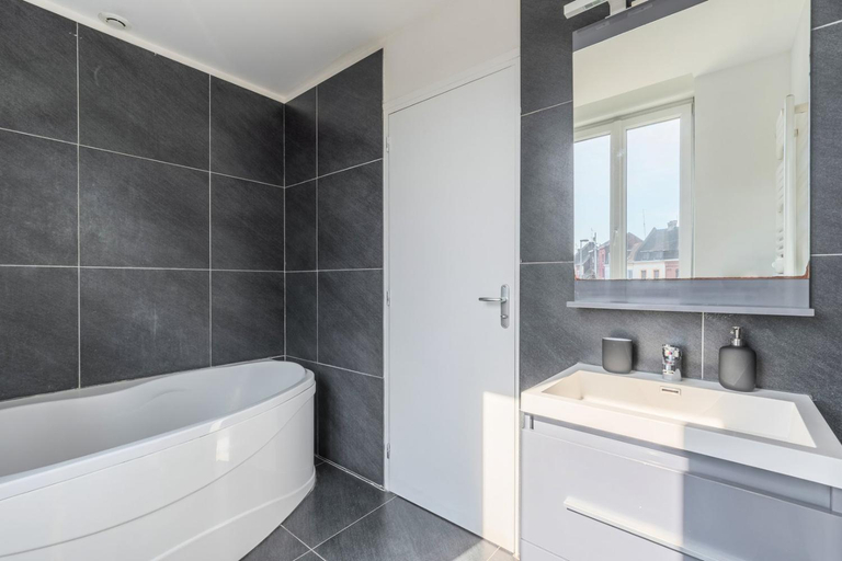 Others 5, Renovated 3 bedroom house with terrace, Nord
