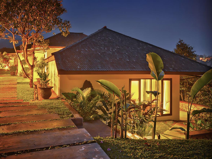 Exterior 4