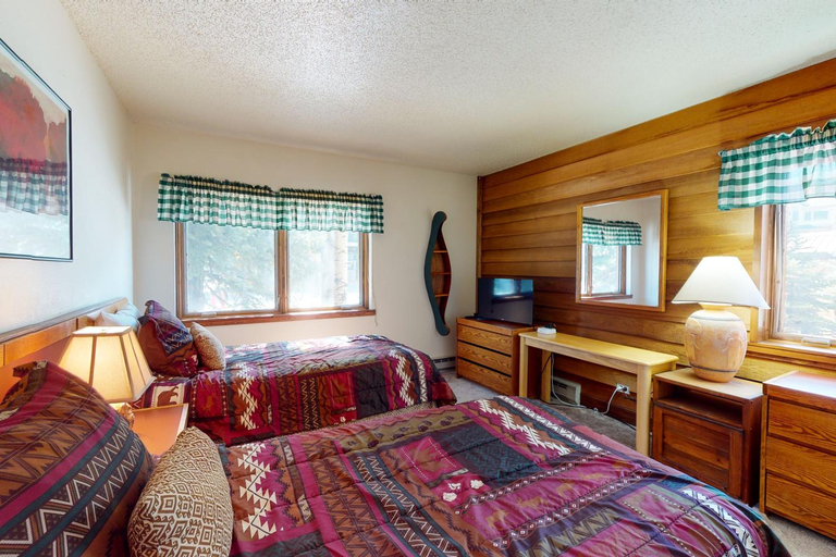 Bedroom 3, Anaconda 102, Summit