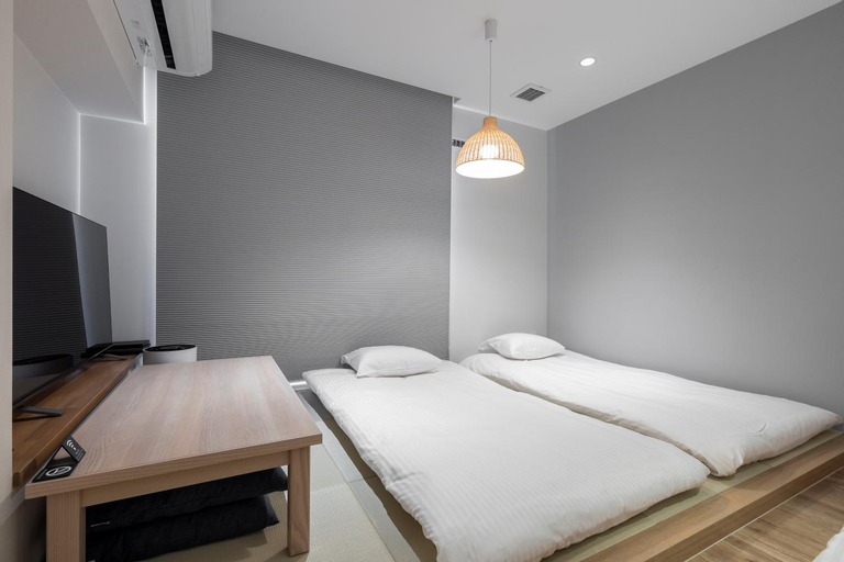Bedroom 2, アルファベットイン那覇国際通りEAST, Naha