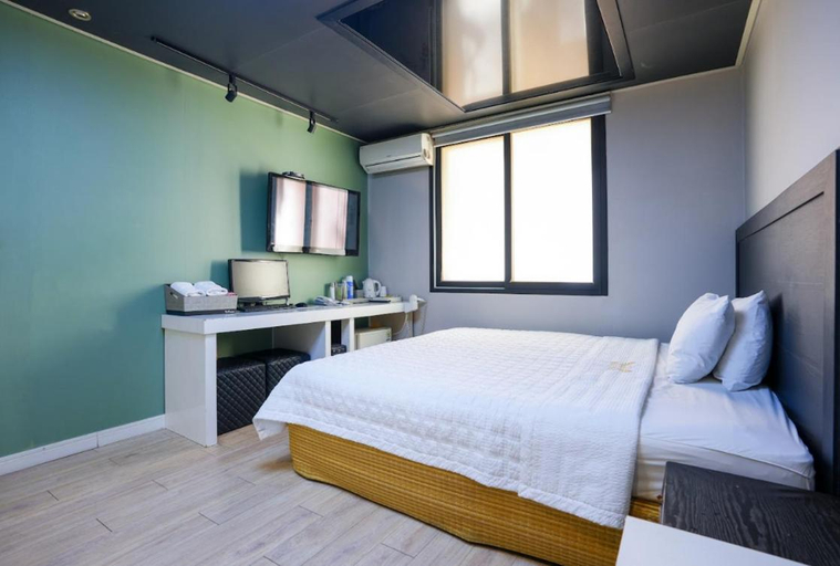 Bedroom 4, Busan Daeyeondong Z, Nam