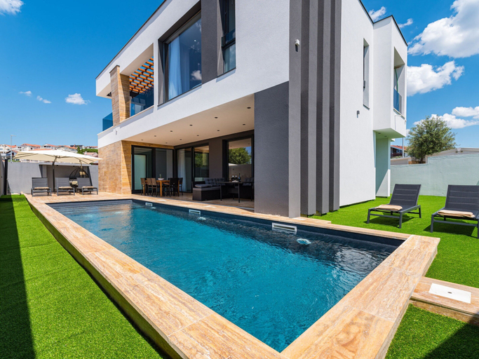 Exterior 4, Luxury Villa With Private Indoor and Outdoor Pool, Sveti Filip i Jakov