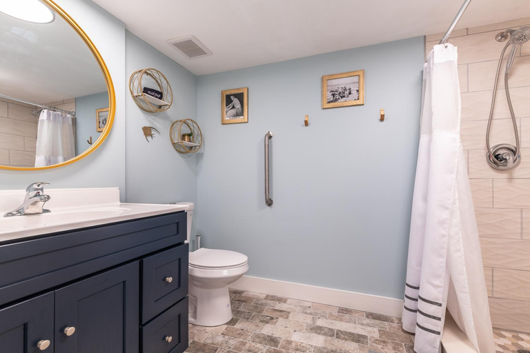 Shower 5, MCM Retro Beachfront Studio Great View, King Bed Remodeled, Volusia