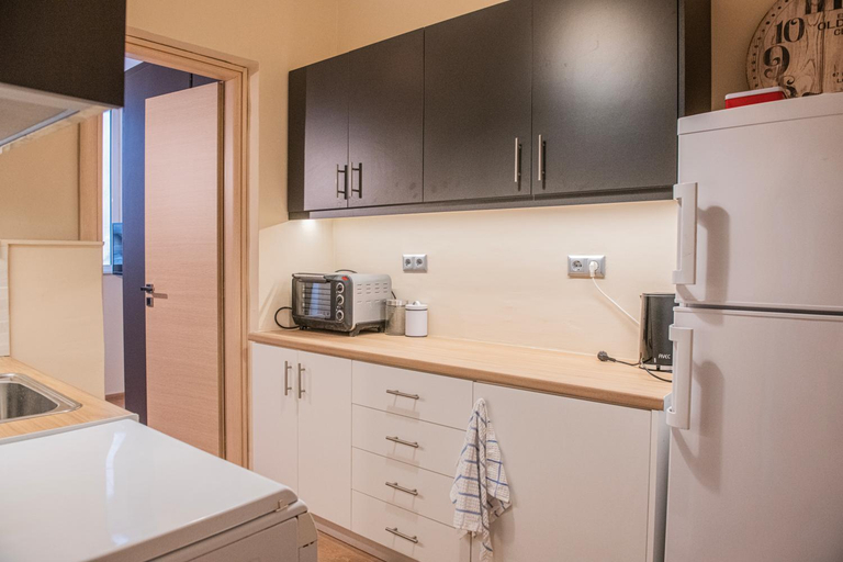 Others 3, Urban Oasis, Stylish Apartment in Piraeus Center, Attica
